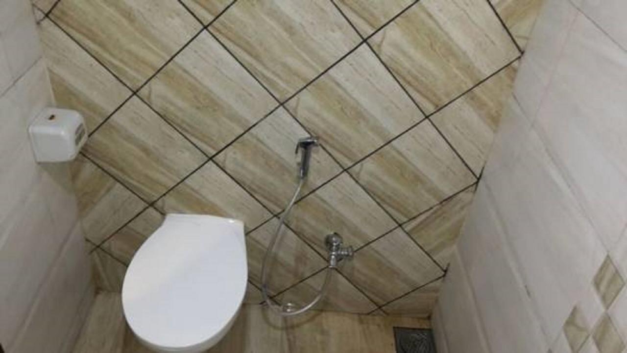 Hotel Crystal Вадодара Екстер'єр фото